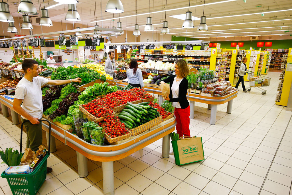 Rayons fruits et légumes de So.bio à Pessac, le supermarché Bio